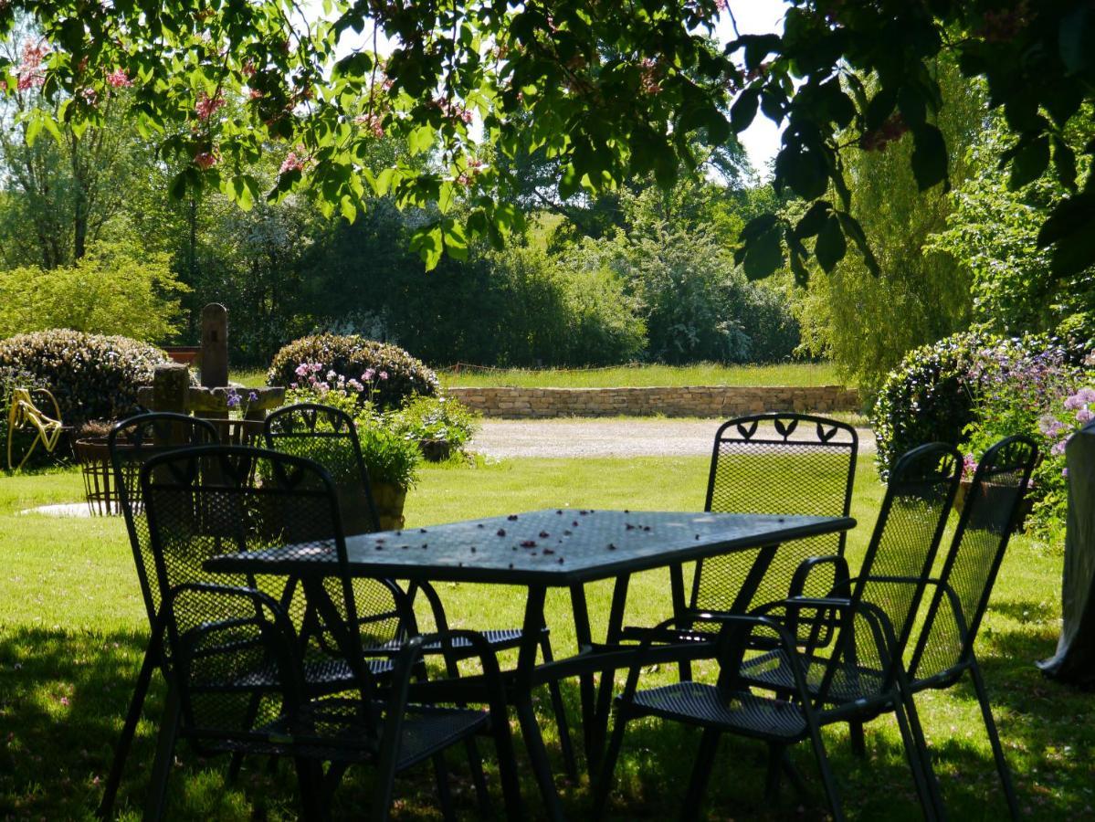 La Maison Au Vert Melincourt Eksteriør billede